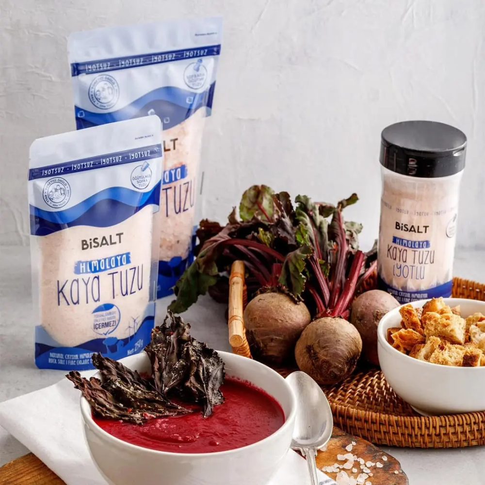 Bisalt Himalaya Kaya Tuzu İri 500gr – Himalaya’dan elde edilen, katkısız ve doğal iri taneli pembe tuz, salamura ve turşular için ideal