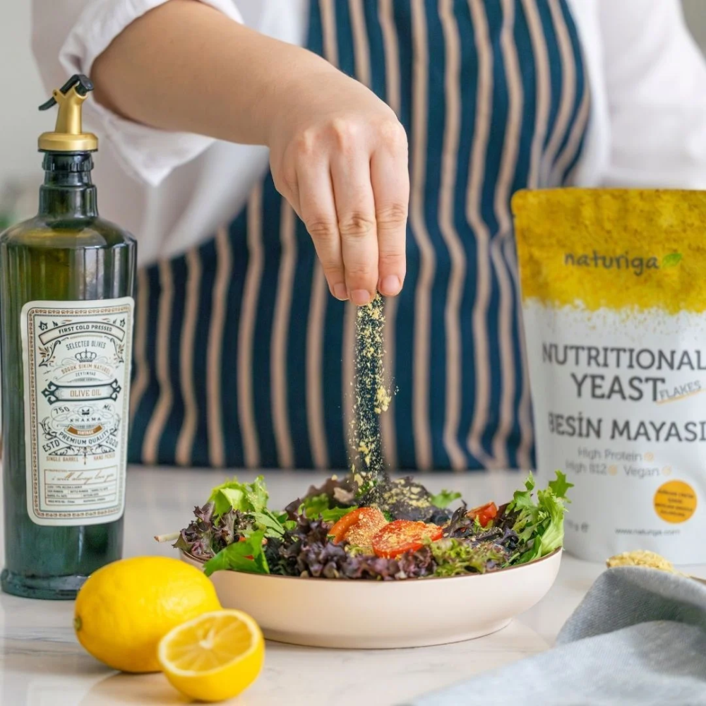 Naturiga besin mayası 100 gr paket, B12 vitaminli vegan peynir aromalı nutritional yeast flakes